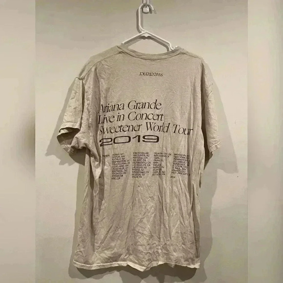 Ariana Grande Sweetener Tour Filtered Staircase T-shirt - Picture 4 of 4